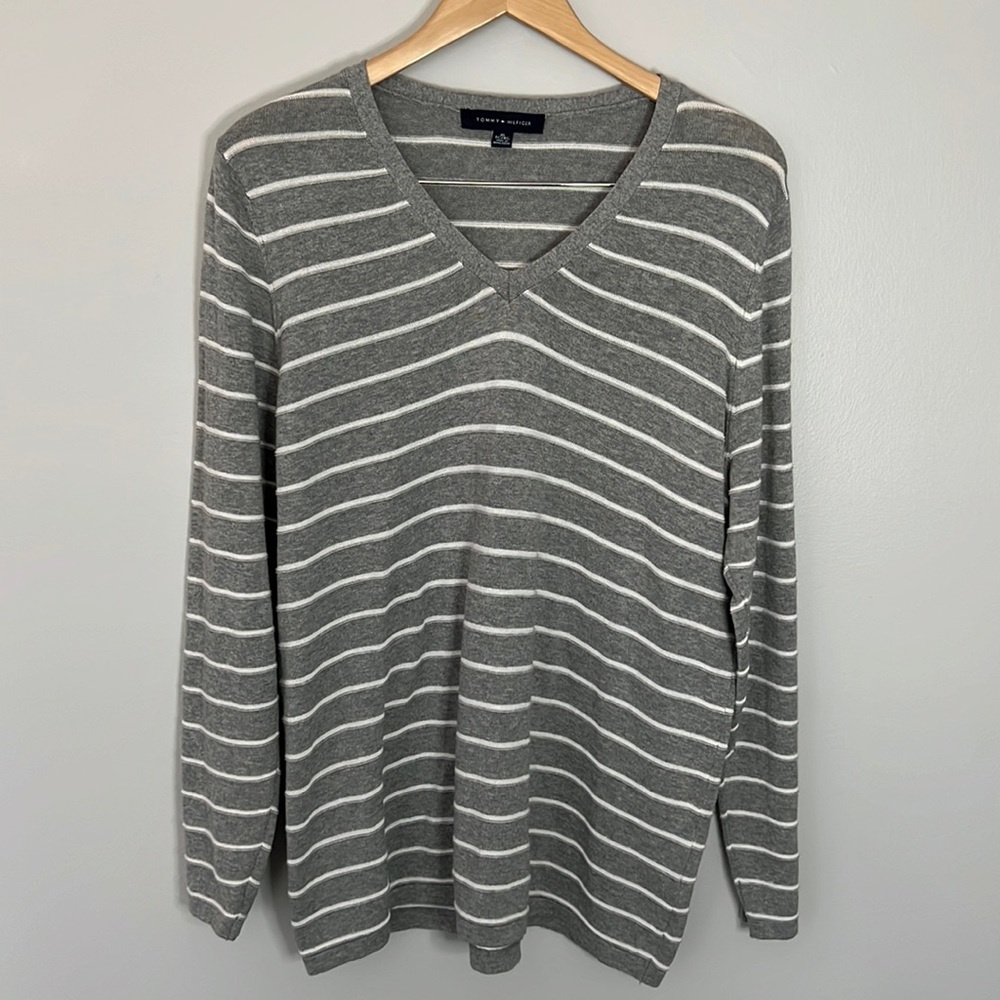 Tommy Hilfiger Gray Striped Lightweight V-Neck Sweater - size XL
